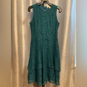 Michael Kors Emerald Lace Dress – Vintage Romance Meets Modern Grace Size S